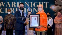 Herfida Attas Terima Penghargaan Best Inspiring & Creativity Women Award Winner 2021