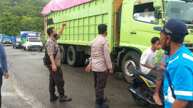 22 Kendaraan yang Ingin Ke Bulukumba di Larang Masuk