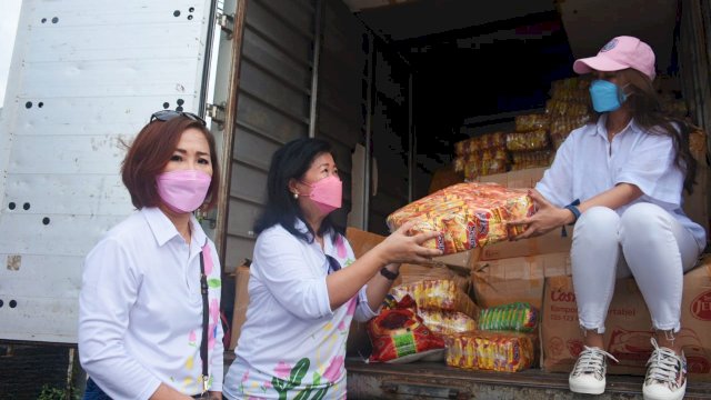 Perwati Sulsel Bagi 300 Paket Lebaran