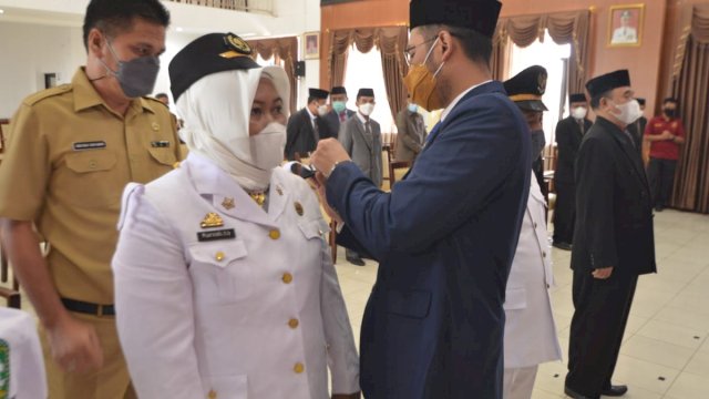 Pelantikan empat pejabat pemkab Sinjai oleh Andi Seto Asapa.