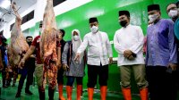 Bersama Wali Kota, Plt Gubernur Andi Sudirman Tinjau Proses Pemotongan Sapi di RPH Manggala