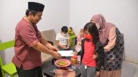Jelang Lebaran Ketua PKK Sinjai Kunjungi Empat Pondok Pesantren