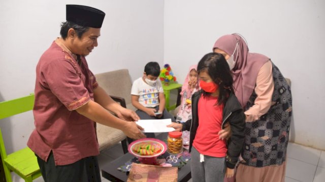 Jelang Lebaran Ketua PKK Sinjai Kunjungi Empat Pondok Pesantren