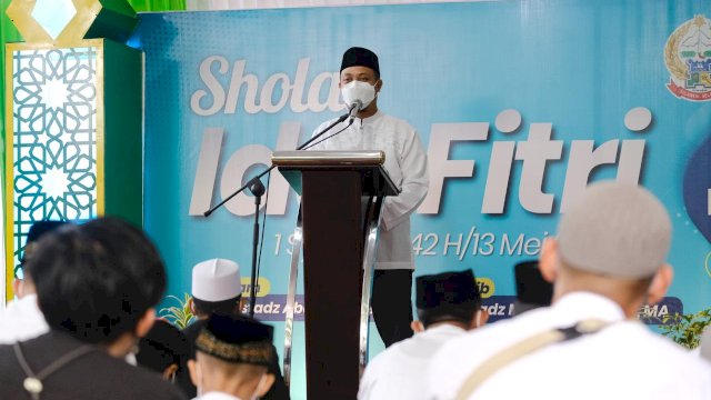 Pilih Tempat Lapang, Plt Gubernur Sulsel Jalani Shalat Eid di Rumah Jabatan Bersama Keluarga