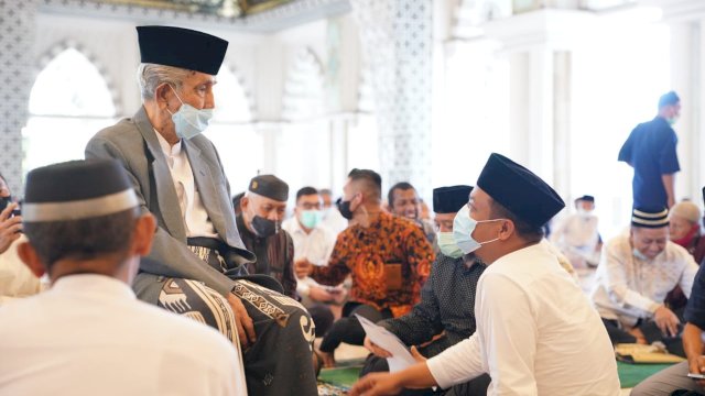 Plt Gubernur Sulsel Doakan Kesembuhan AGH Sanusi Baco