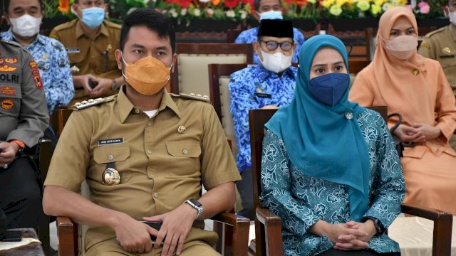 Bupati Sinjai dan istrinya.