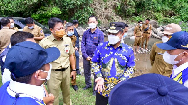 Offroad Seberangi Sungai, Plt Gubernur Tinjau Perencanaan Jalan Tambang di Kawasan Sungai Jeneberang