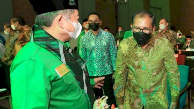 Danny di hadapan Suharso .