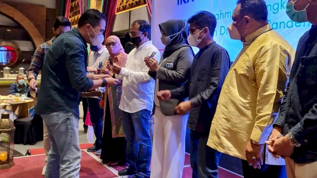Wali Kota Makassar, Moh. Ramdhan &ldquo;Danny&rdquo; Pomanto menghadiri Temu Nasional (Tenas) ke 3 Alumni SMAN 1 Makassar yang dilaksanakan oleh IKA SMANSA Makassar, di Hotel Novotel, Minggu (23/5/21).