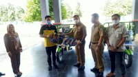 Suzuki Megahputra Sejahtera Serahkan Dua Unit Motor Sampah