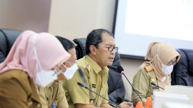 Wali Kota Makassaf Muhammad Ramdhan Pomanto Memimpin Rapat Evaluasi