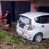 Honda Jazz Ini Oleng Masuk Warung, Tiga Pelanggan Wanita Tewas Ditabrak di Bone
