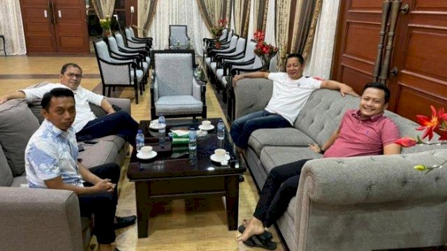 Ketua Dewan Pimpinan Wilayah ( DPW) Partai Nasdem Sulsel H Rusdi Masse Mappasessu ( RMS) menggelar pertemuan tertutup dengan Wali Kota Makassar Mohammad Ramdhan ( Danny) Pomanto.