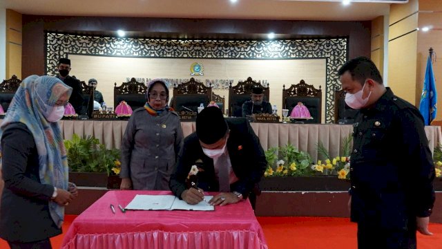PEMKAB-DPRD Tandatangani Nota Kesepakatan Bersama Rencangan Awal RPJMD 2021-2026