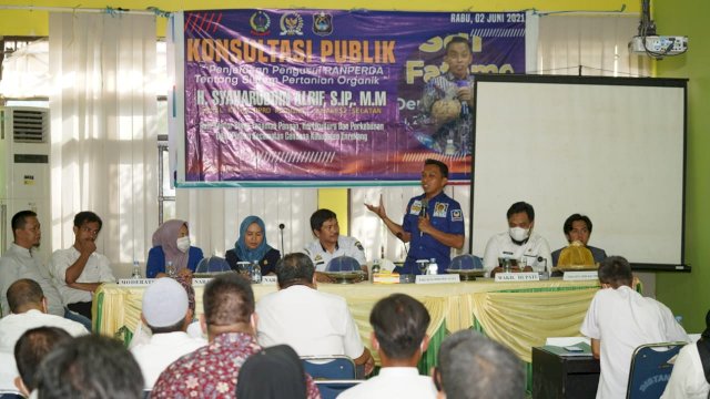 Wakil Ketua DPRD Sulsel Syaharuddin Alrif saat Membawakan Materi 