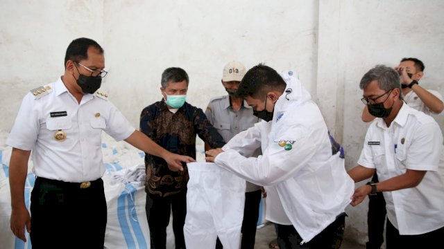 Wali Kota Makassar Mohammad Ramdham Danny Pomanto telah menyewa gudang untuk menampung segala perlengkapan maupun kebutuhan equipment dari Makassar Recover.