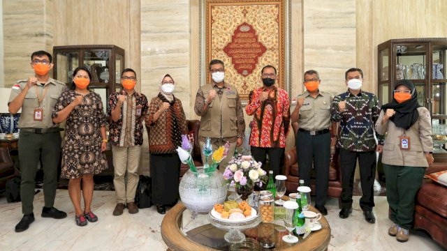 Deputi BNPB dengan Danny Pomanto.