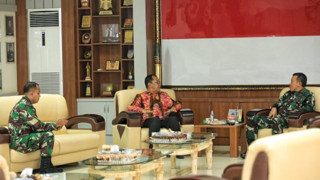 DP bersama Pangdam Hasanuddin.