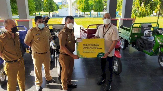 Andi Utta bantuan dari Adira Finance.