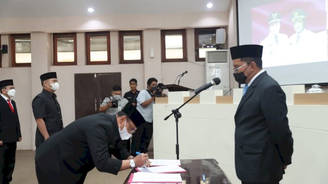 Bangun Birokrat Legal dan Integritas, Danny Kukuhkan 61 Pejabat Pemkot Makassar