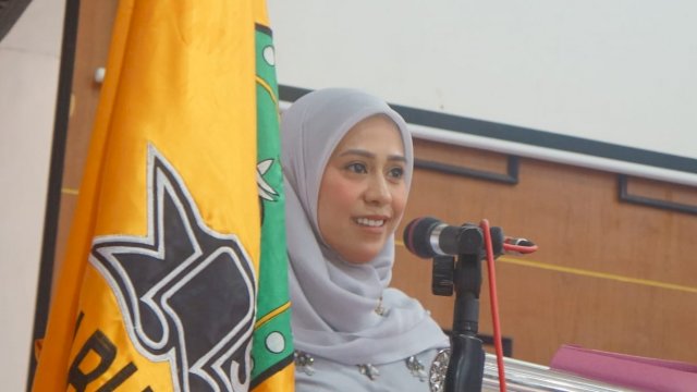 Istri Bupati ASA.