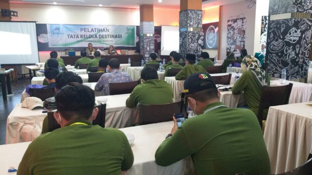 Pelatihan Tata Kelola Destinasi yang digelar Dinas Pariwisata yang berlangsung di Hotel Aerotel, Makasaar, Jumat (11/6).