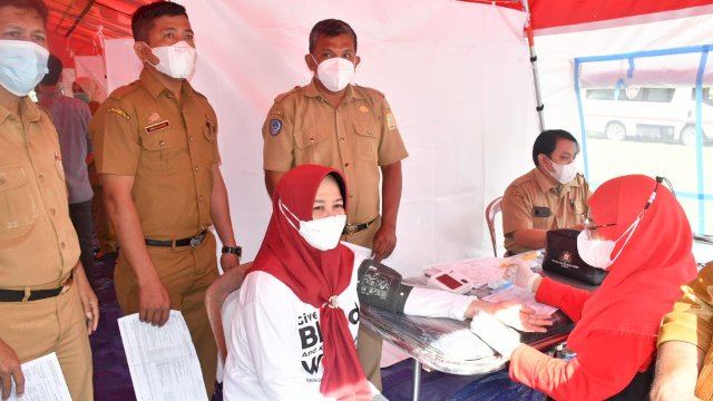 Wabup Sinjai ikut berdonor darah.
