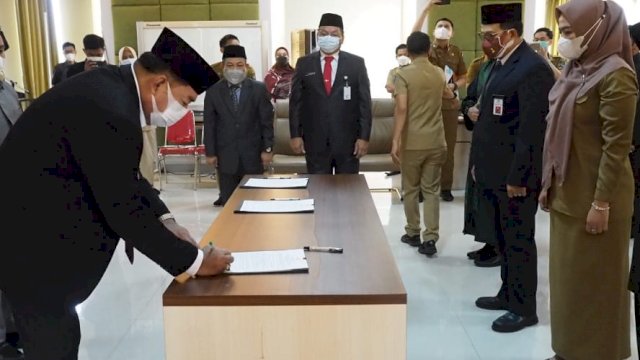 Abdul Hayat Lantik 24 Pejabat Lingkup Dinas PKP2 Sulsel