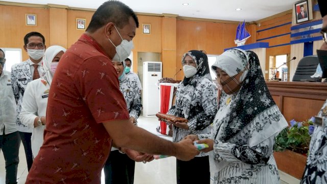 Persatuan Guru Republik Indonesia (PGRI) Kabupaten Bulukumba menggelar Konferensi Kerja Tingkat Kabupaten ke-I di Ruang Pola Kantor Bupati, rabu (16/6/2021) pagi.