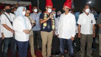 Dibawa oleh Walkot Makassar Naik Kapal Phinisi Kelilingi Laut Losari, Sandiaga Uno: F8 Kebangkitan Pariwisata dari Indonesia Timur