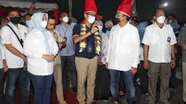 Dibawa oleh Walkot Makassar Naik Kapal Phinisi Kelilingi Laut Losari, Sandiaga Uno: F8 Kebangkitan Pariwisata dari Indonesia Timur