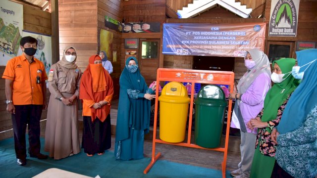 PKK Sulsel Gandeng PT Pos Indonesia, Siapkan Tong Sampah di Obyek Wisata Rammang-rammang