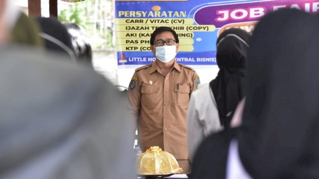 Wakil Bupati Kabupaten Luwu Utara, Suaib Mansur, meminta pelaksanaan Job Fair yang digelar Dinas Transmigrasi dan Tenaga Kerja (Distransnaker), Senin (21/6/2021), di Sentra Bisnis Masamba, itu dibarengi dengan pelaksanaan Vaksinasi COVID-19. 