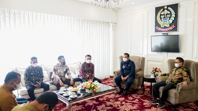 Stafsus Ma’ruf Amin Temui Plt Gubernur Sulsel, Bahas Infrastruktur