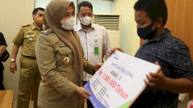 Fatma-BPJSTK Salurkan Rp 475 Juta Beasiswa ke Ahli Waris Non PNS Makassar