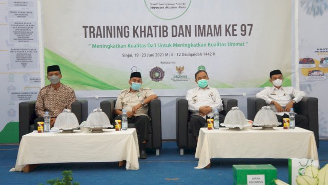 Pelatihan Khatib dan Imam Ditutup, Asisten I Sampaikan Harapan Bupati ASA