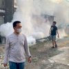 Cegah DBD, Anggota DPRD Makassar Kasrudi Lakukan Pengasapan di Daerahnya