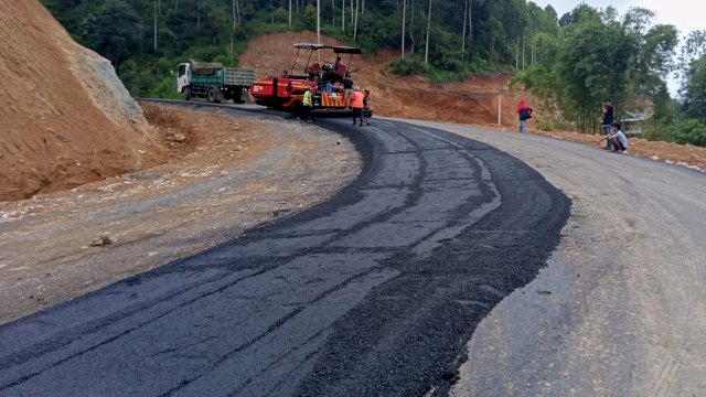 Plt Gubernur Sulsel Lanjutkan Pembangunan Ruas Passobo-Matangli-Massupu