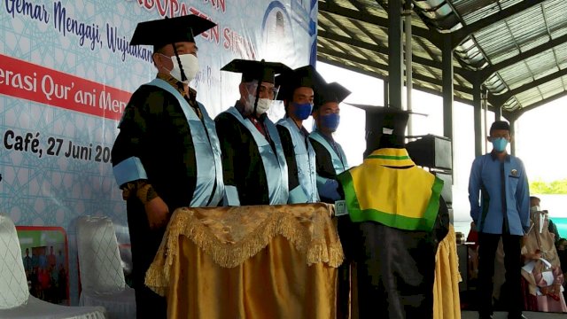 Wisuda Santri Digelar Oleh LPPTKA BKPRMI Sinjai, Bupati ASA Beri Apresiasi