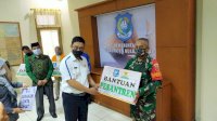 Wabup Edy Manaf Serahkan Bantuan Baznas