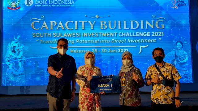 Bupati Bantaeng Ilham Azikin Menerima Penghargaan Dari Bank Indonesia 