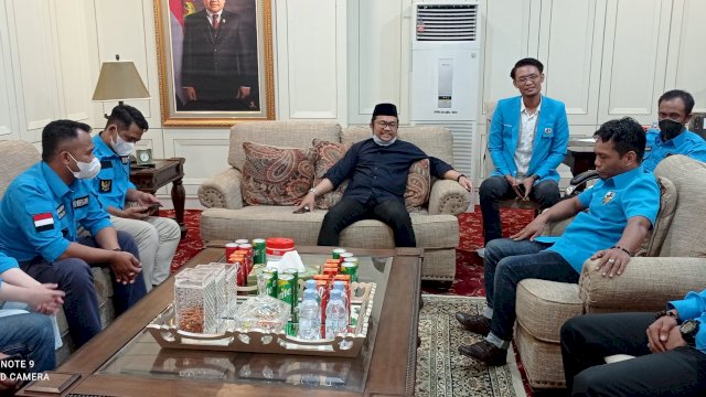 Ketua KNPI Kabupaten Gowa Alumnus Zainuddin Bersama Jajaran Pengurusnya Bertemu Wakil Ketua DPRD Sulsel Darmawangsyah Muin