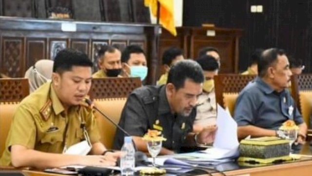 Irwan Suaib (ujung kiri).