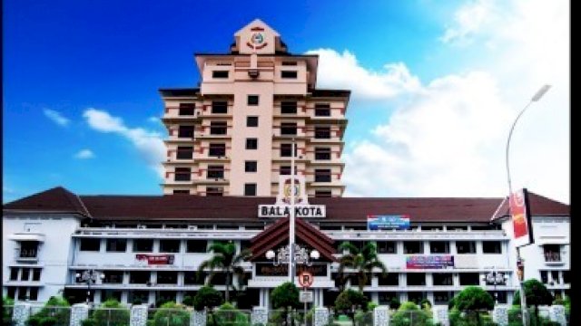 Gedung Balai Kota Makassar.