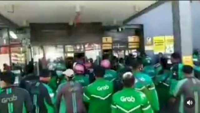 Satgas Raika Bubarkan Kerumunan Ojol di McDonald’s Makassar, Ini Penyebabnya