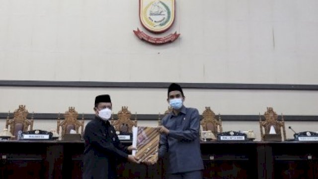 DPRD Makassar Sahkan Ranperda Pendirian Perumda Parkir Jadi Perda