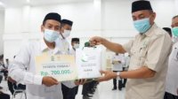 Bupati ASA Sumbang Hadiah untuk Pemenang Lomba di Training Khatib dan Imam