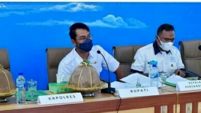 Bupati ASA memimpin sidang PPL.