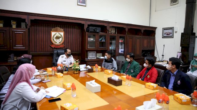Ikatan Senat Mahasiswa Kedokteran Indonesia (ISMKI) wilayah empat menemui Walikota Makassar Moh.Ramdhan Danny Pomanto di Kantor Balaikota Makassar. Rabu (2/6/2021)