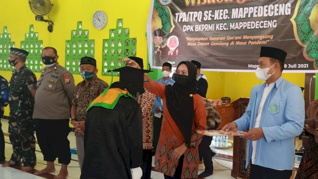 Wisuda Santri TPA di Mappedeceng Berlangsung dengan Protokol Kesehatan yang Ketat
